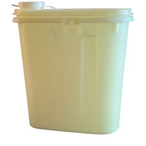 Tupperware 2qt. Pitcher